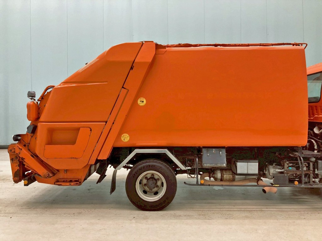 タンクの外観状態です。(運転席側)|いすゞ フォワード TKG-FRR90S2(2WD)の写真37