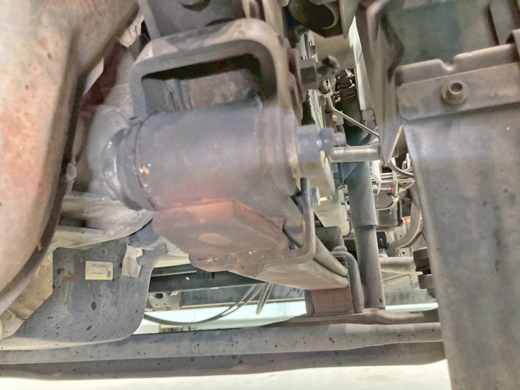 前後左右のスプリングにズレがあります。(運転席側前方・バンドに溶接跡があります)|いすゞ フォワード TKG-FRR90S2(2WD)の写真39