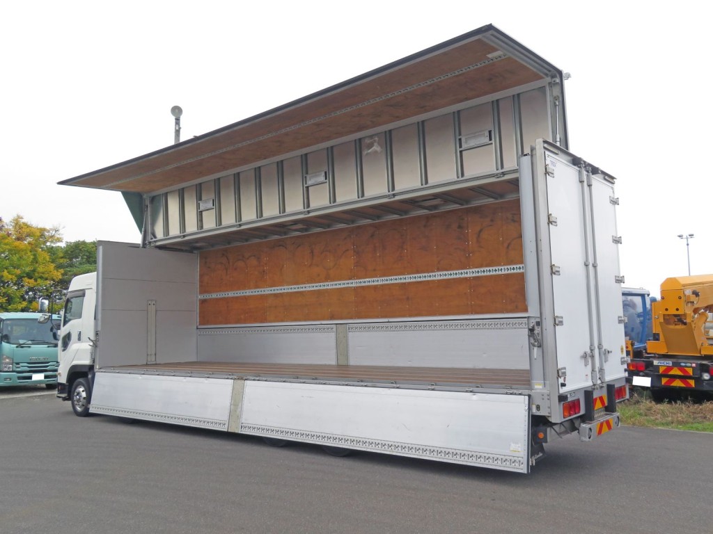 いすゞ ギガ 2PG-CYJ77Cの写真3