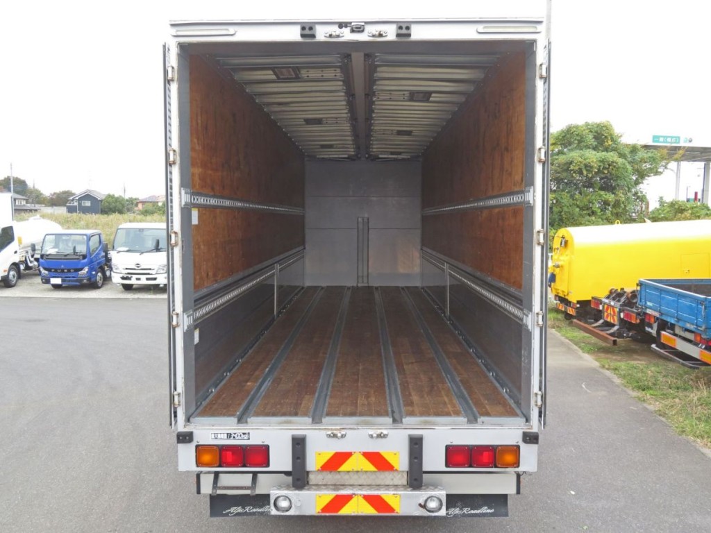 いすゞ ギガ 2PG-CYJ77Cの写真8