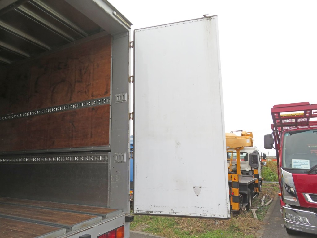 いすゞ ギガ 2PG-CYJ77Cの写真18