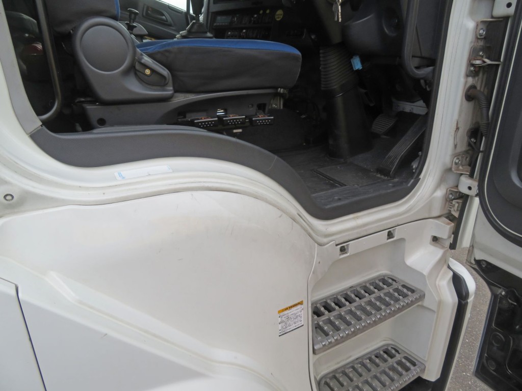 いすゞ ギガ 2PG-CYJ77Cの写真38