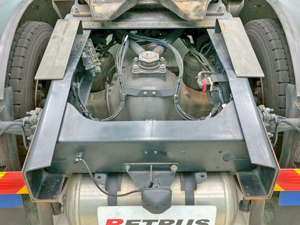 左右カプラガイドに引きキズがあります。|UDトラックス クオン 2PG-GK5AABの写真7