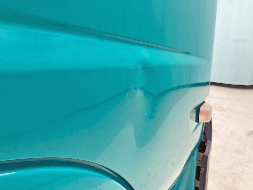 運転席ドアにヘコミがあります。|UDトラックス クオン 2PG-GK5AABの写真22