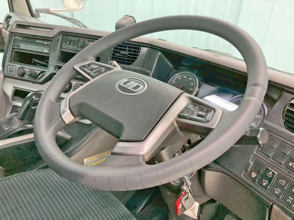 ハンドルグリップにスレ・ヘコミがあります。|UDトラックス クオン 2PG-GK5AABの写真24