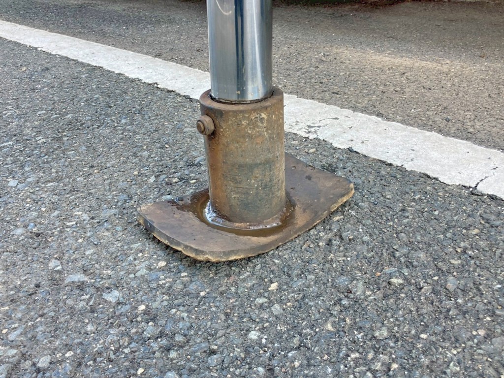 左右アウトリガー接地部に曲がりがあります。(運転席側)|日野 レンジャー BDG-FJ7JKWAの写真29