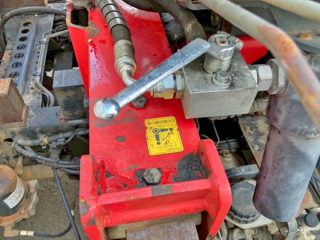 トップシートと下部操作レバーの切り替えバルブです。|日野 レンジャー BDG-FJ7JKWAの写真34