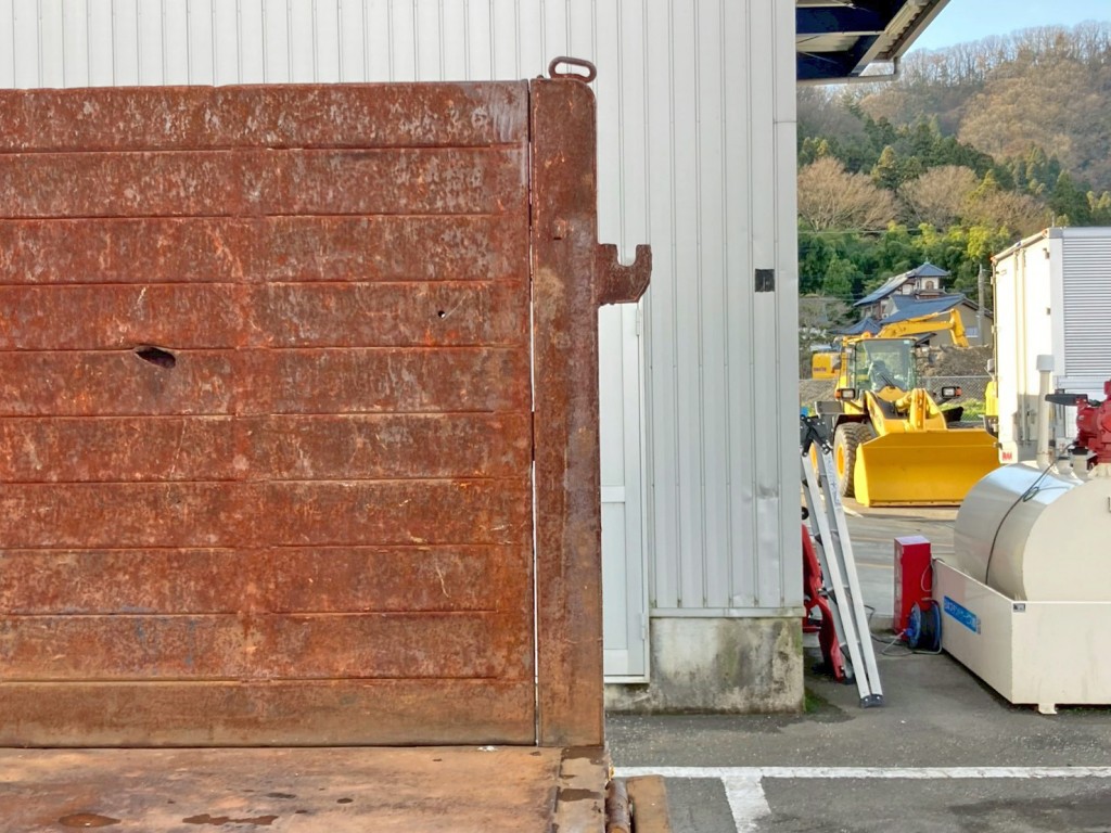 運転席側アオリ後方にスキマがあります。|日野 レンジャー BDG-FJ7JKWAの写真38