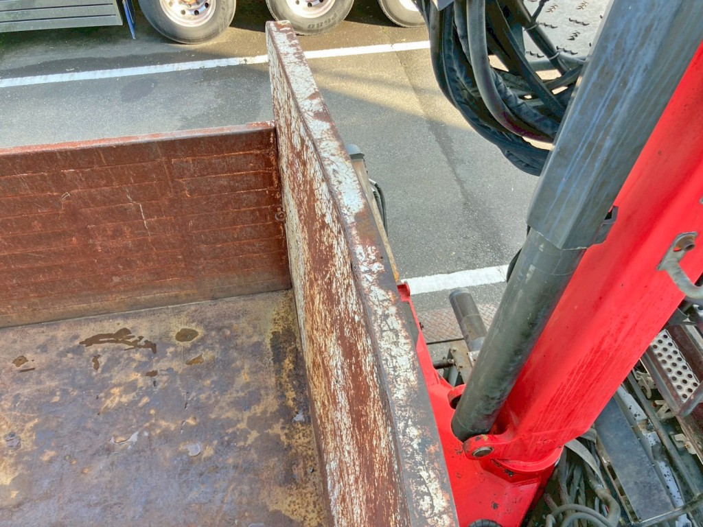 プロテクターに曲がりがあります。|日野 レンジャー BDG-FJ7JKWAの写真43