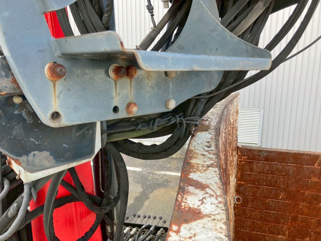 運転席側へ旋回の際は、配線が干渉しますが回転できます。|日野 レンジャー BDG-FJ7JKWAの写真45