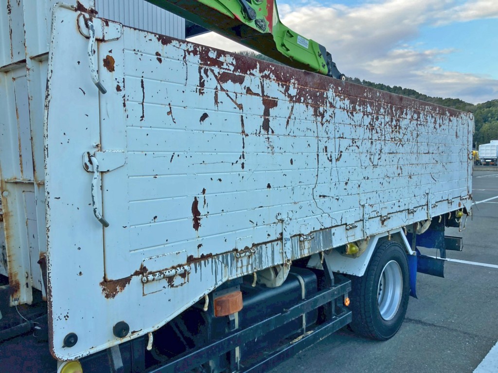 助手席側アオリ全体にキズ・サビがあります。|日野 レンジャー BDG-FJ7JKWAの写真50