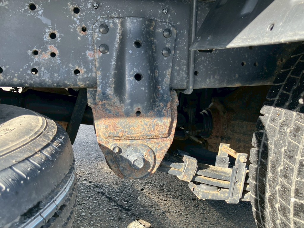 リーフサスです。|日野 デュトロ TKG-XZU675M(4WD)の写真5