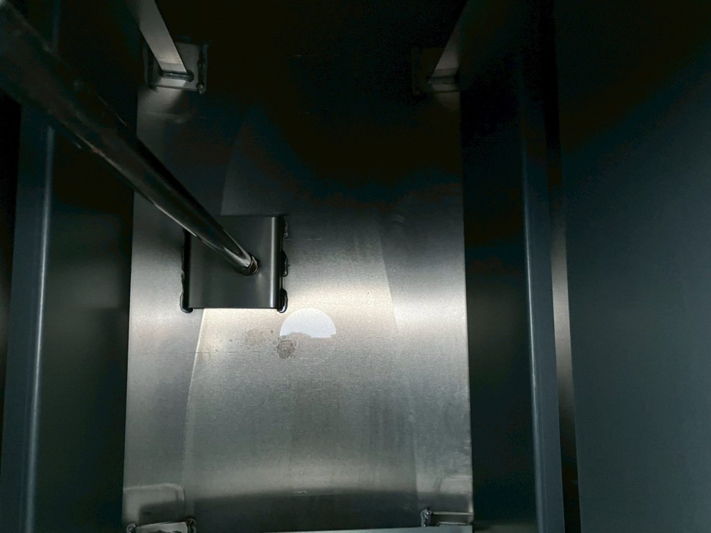 タンク内部の状態です。|日野 デュトロ TKG-XZU675M(4WD)の写真10