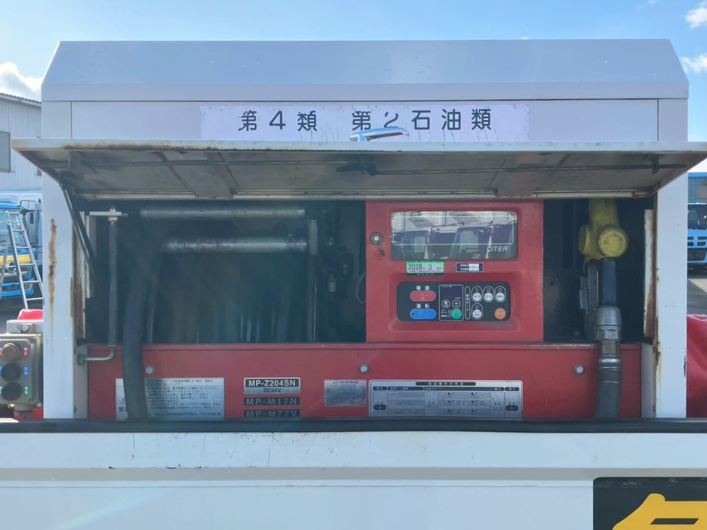 蓋を開いた状態です。|日野 デュトロ TKG-XZU675M(4WD)の写真14