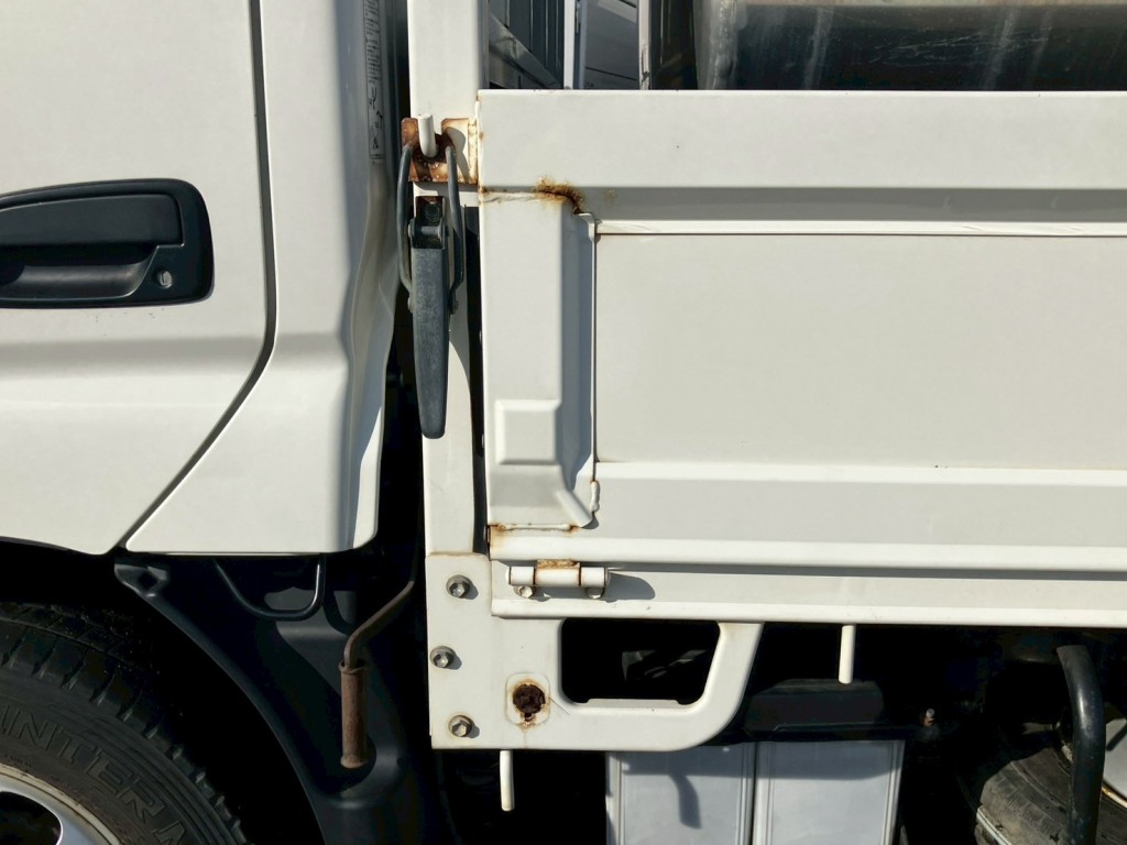 助手席側ボディーにキズ・サビがあります。|日野 デュトロ TKG-XZU675M(4WD)の写真20
