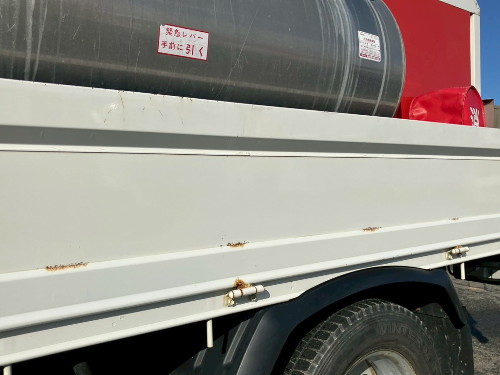 助手席側ボディーにキズ・サビがあります。|日野 デュトロ TKG-XZU675M(4WD)の写真21