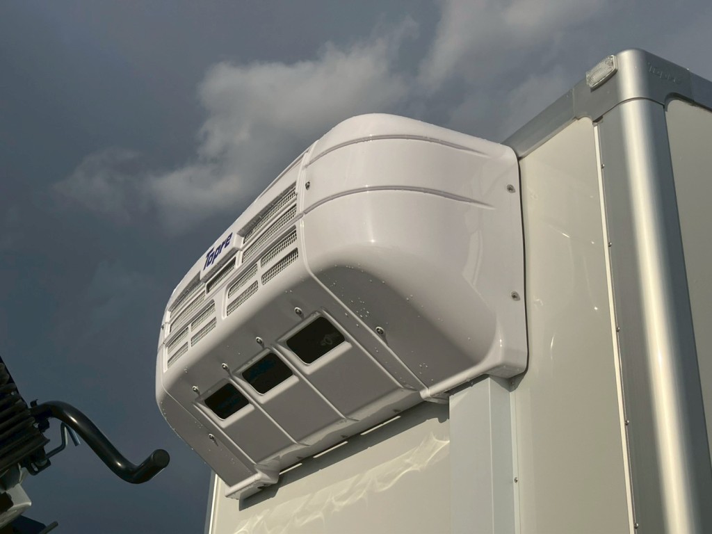 冷凍機です。（直冷式）|三菱 ファイター 2KG-FK72F(2WD)の写真12