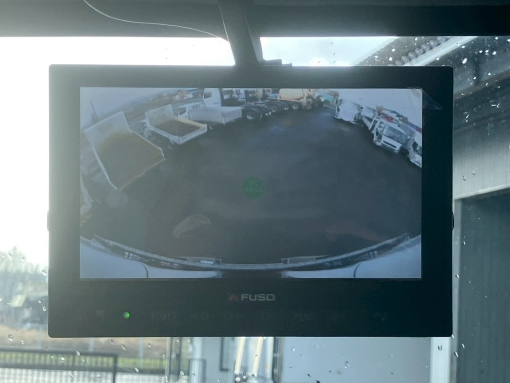 液晶バックモニターです。|三菱 ファイター 2KG-FK72F(2WD)の写真19