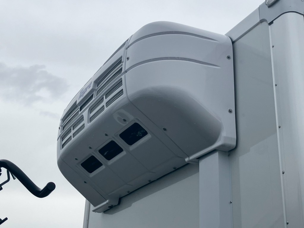 冷凍機です。(直冷式)|三菱 ファイター 2KG-FK72FYの写真12