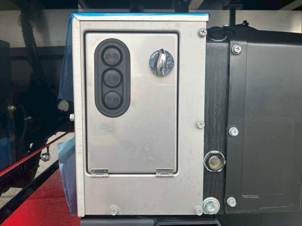 ゲートの昇降スイッチです。|三菱 ファイター 2KG-FK72FYの写真15