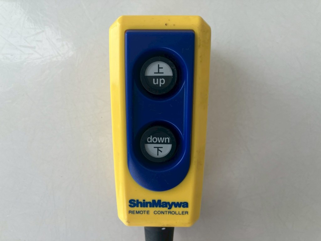 庫内にゲートのリモコンがあります。|三菱 ファイター 2KG-FK72FYの写真16