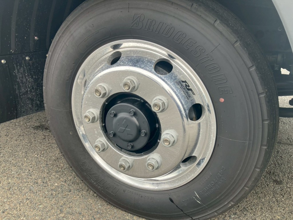 ホイールに白錆があります。(左右フロント・リヤ)|三菱 ファイター 2KG-FK72FYの写真18