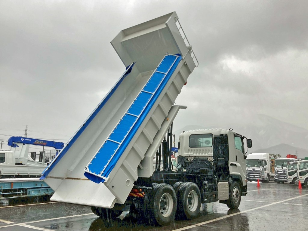 いすゞ ギガ 2PG-CXZ77CTの写真4