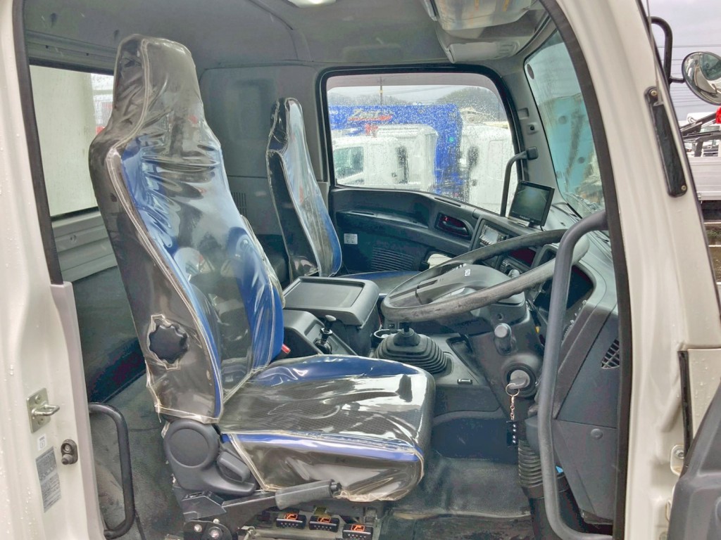 いすゞ ギガ 2PG-CXZ77CTの写真7