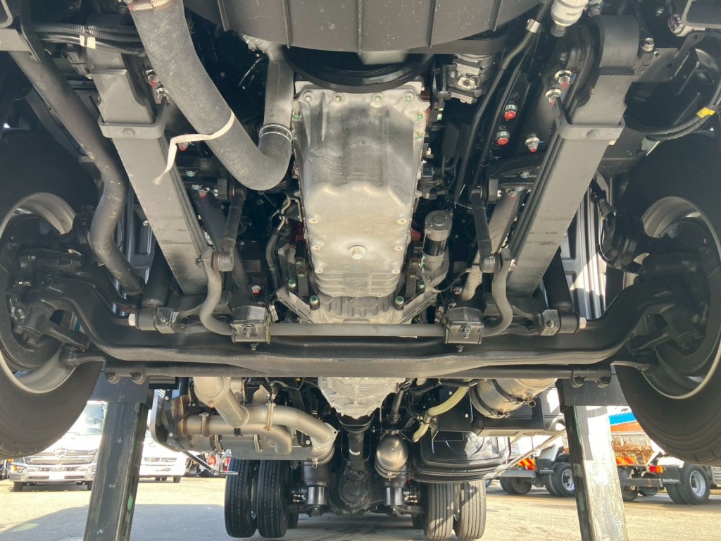 下回りの状態です。|日野 プロフィア 2DG-FQ1AJCの写真8