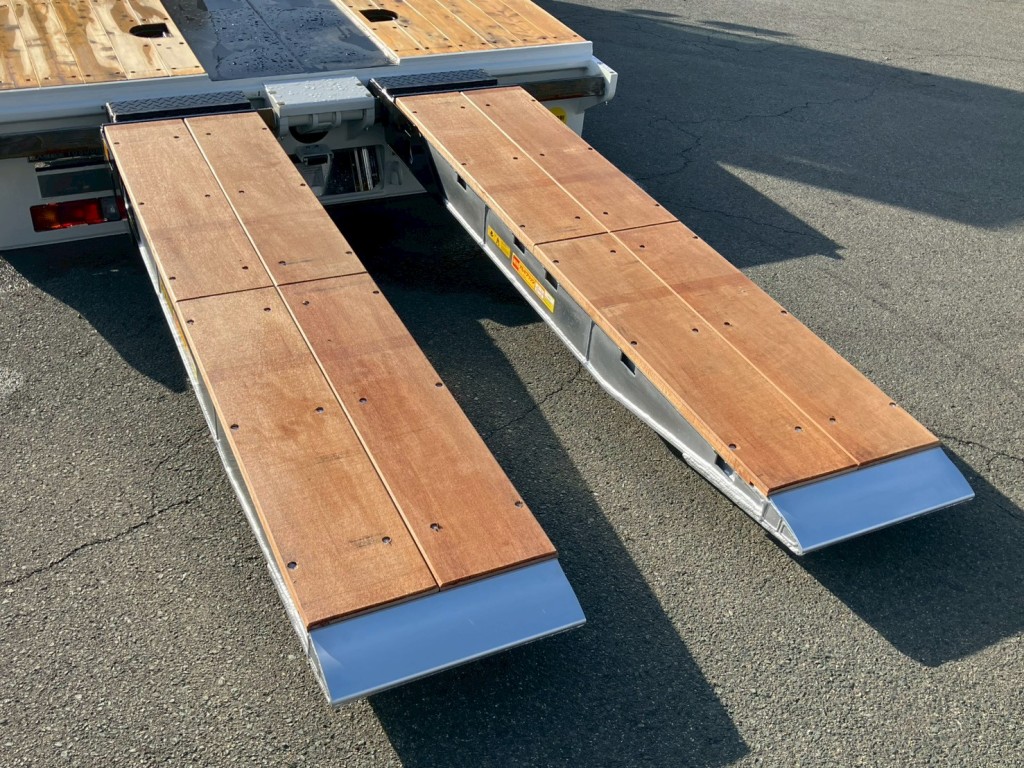 歩みは自動歩み付きです。|日野 プロフィア 2DG-FQ1AJCの写真13