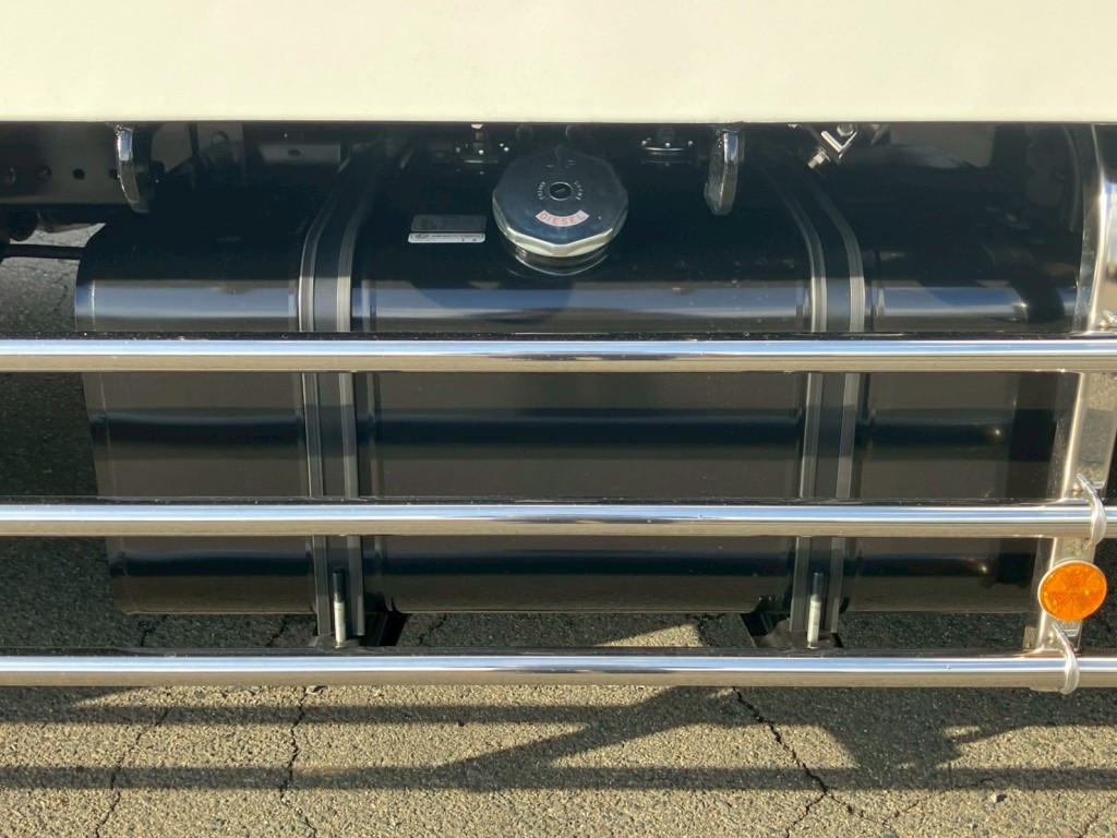 燃料タンクは200Lです。|日野 プロフィア 2DG-FQ1AJCの写真20