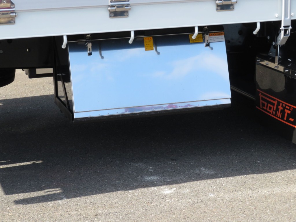 工具箱はステンレス製です。|三菱 スーパーグレート 2PG-FS84VZの写真11