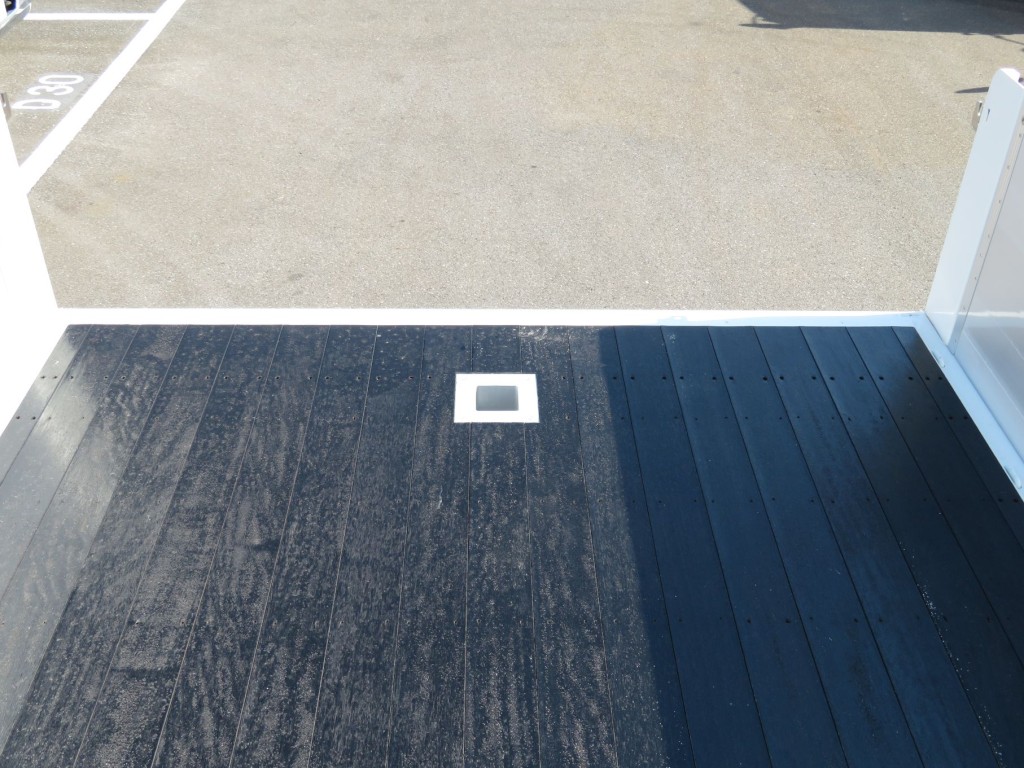 後方にもスタンション穴があいています。|三菱 スーパーグレート 2PG-FS84VZの写真15