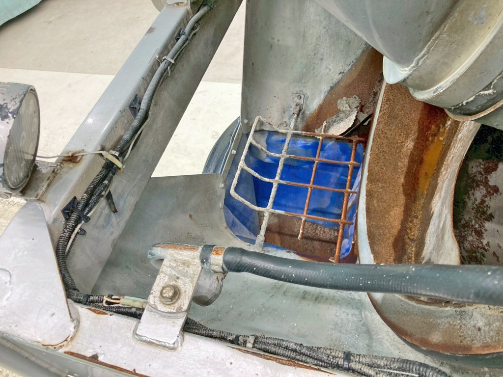 全箇所の洗浄装置に詰まりがあります。(スクープ部)|日野 プロフィア QPG-FS1AKDAの写真16