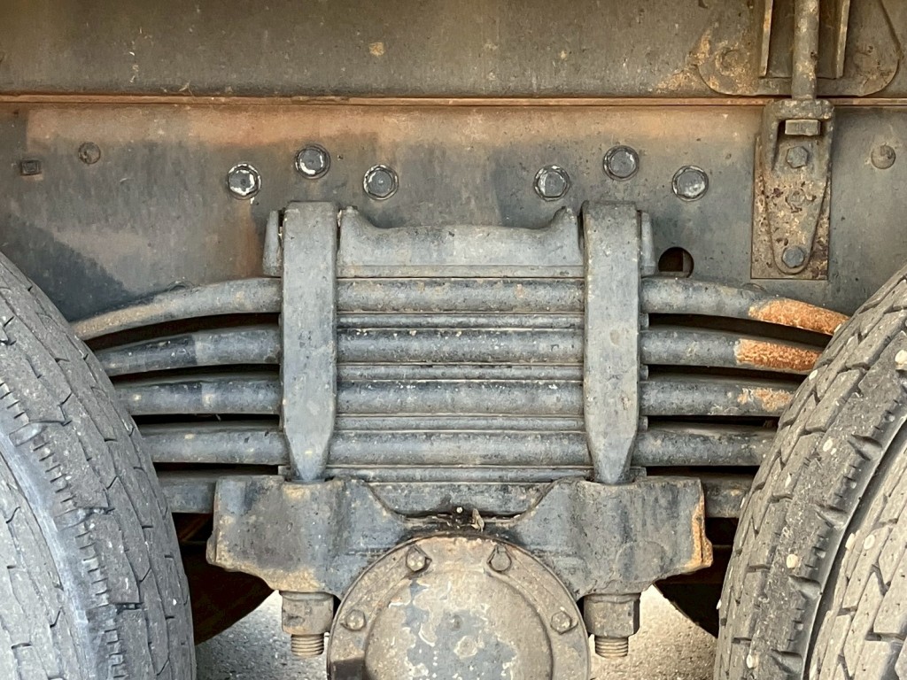 リーフサスです。|三菱 スーパーグレート 2PG-FS70HZの写真5