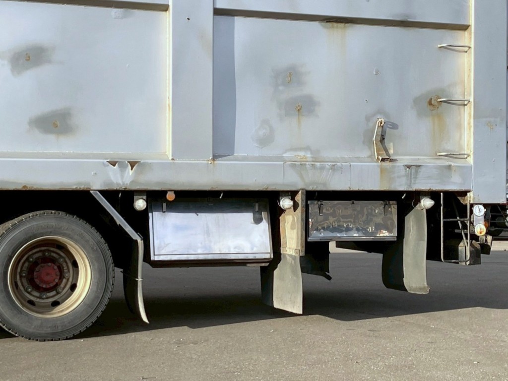 助手席側後方に工具箱が付いています。|三菱 スーパーグレート 2PG-FS70HZの写真19