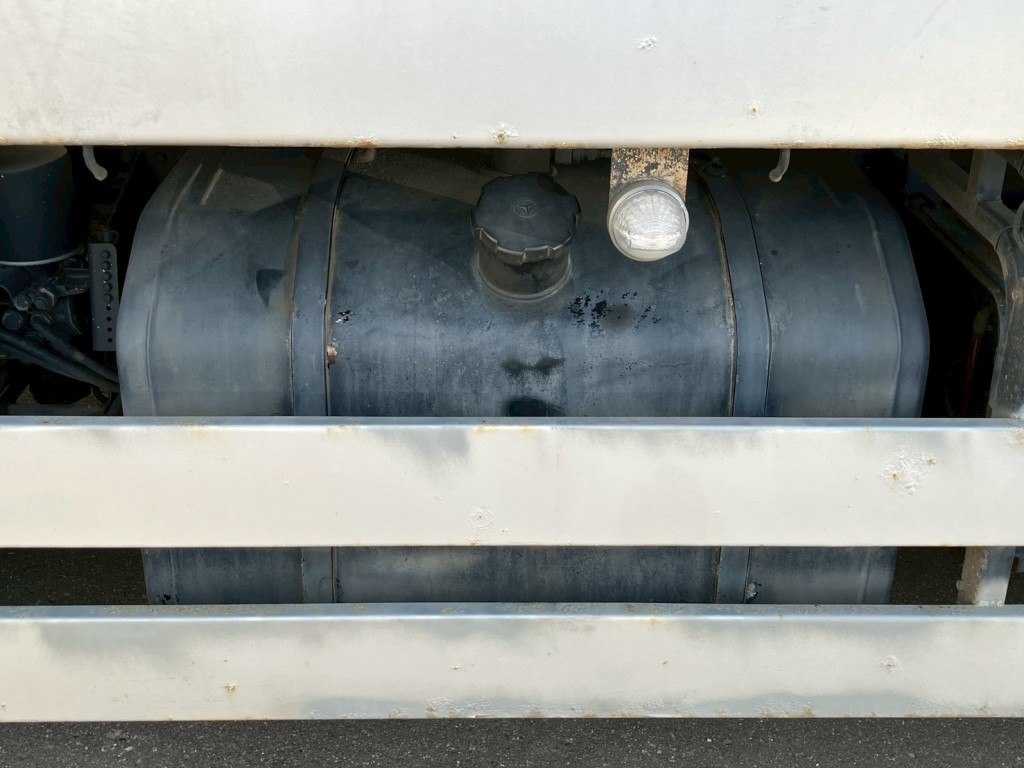 燃料タンクは300Lです。|三菱 スーパーグレート 2PG-FS70HZの写真27