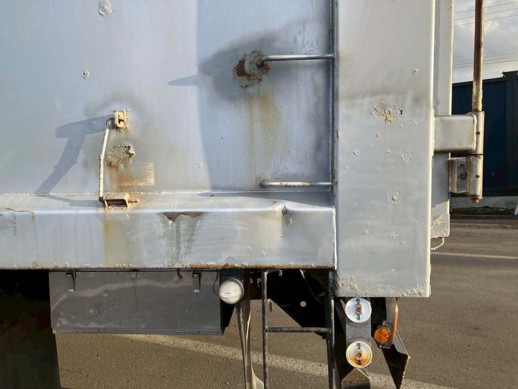 ボディ左後方にヘコミがあります。|三菱 スーパーグレート 2PG-FS70HZの写真30