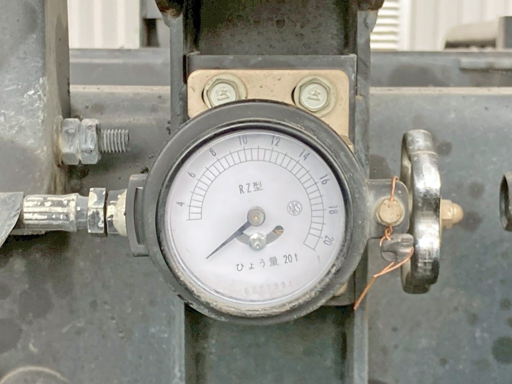 自重計です。|三菱 スーパーグレート QPG-FV60VXの写真17