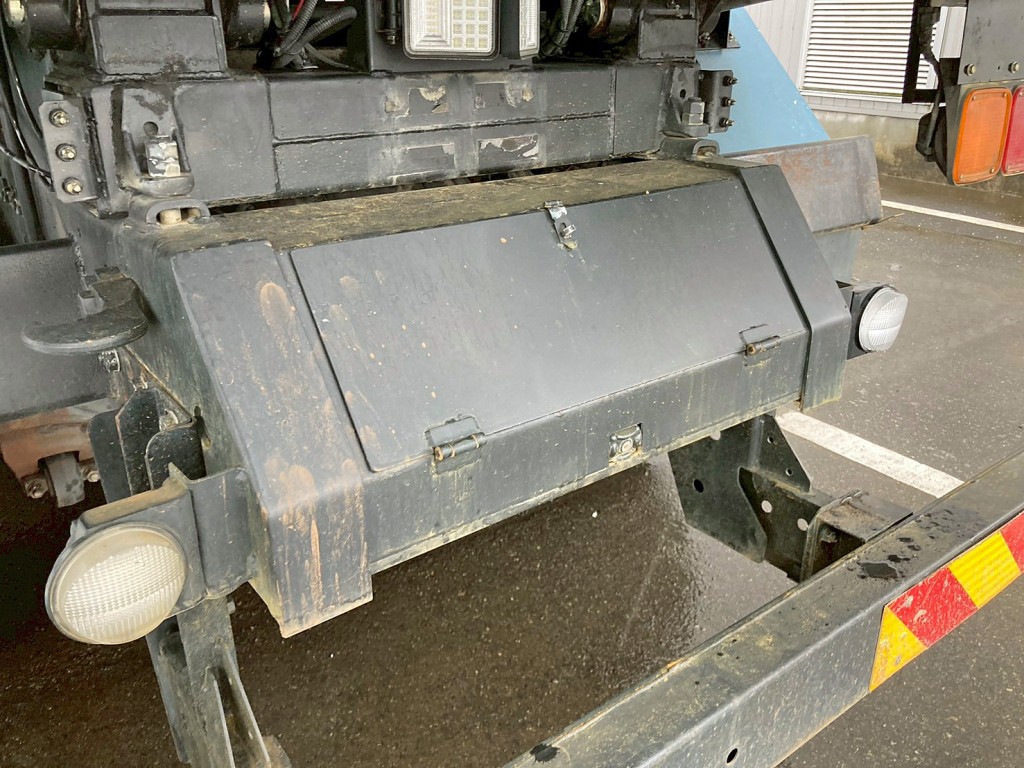 リヤに工具箱が付いています。|三菱 スーパーグレート QPG-FV60VXの写真25