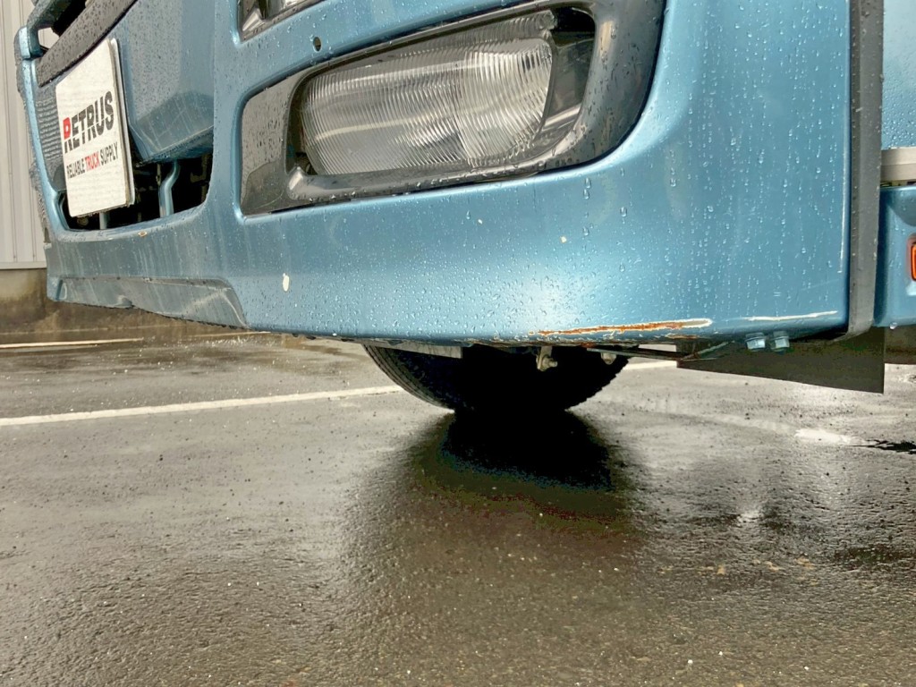 フロントバンパー助手席側にキズ・サビがあります。|三菱 スーパーグレート QPG-FV60VXの写真31