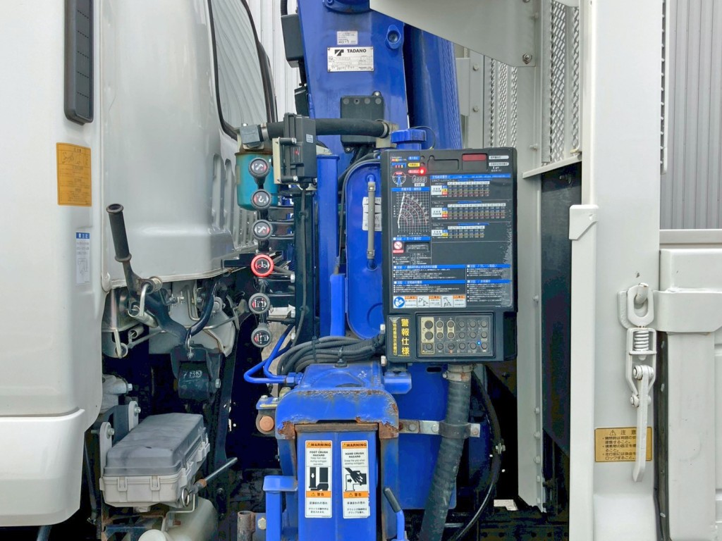 クレーンの操作レバーです。|いすゞ フォワード 2RG-FTR90U2の写真38