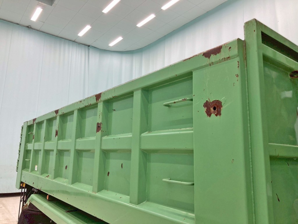 運転席側アオリに加工穴 及び 加工穴周辺にサビがあります。|UDトラックス コンドル QDG-PW39Lの写真40