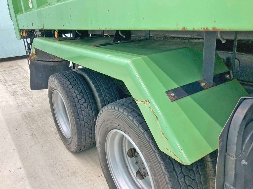 運転席側リヤフェンダー前方にキズ・サビがあります。|UDトラックス コンドル QDG-PW39Lの写真42