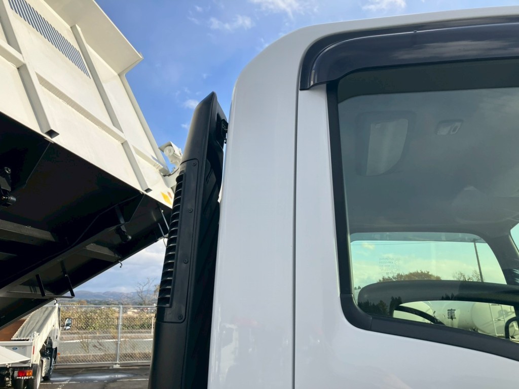 運転席側クォーターパネルに看板跡があります。|UDトラックス コンドル 2RG-BRR90S4(2WD)の写真13