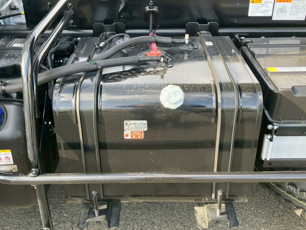 燃料タンクは90Lです。|UDトラックス コンドル 2RG-BRR90S4(2WD)の写真14