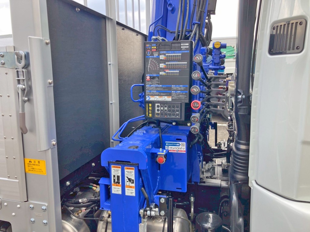 アウトリガーは差し違い式です。|三菱 ファイター 2KG-FK62F(2WD)の写真11