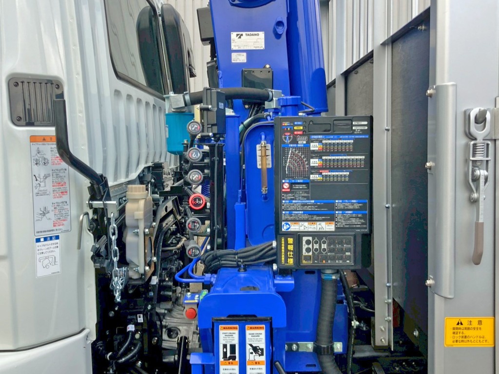 クレーンの操作レバーです。|三菱 ファイター 2KG-FK62F(2WD)の写真12