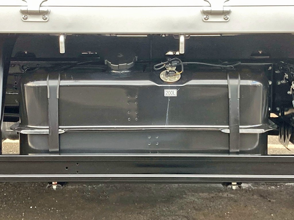 燃料タンクは200Lです。|三菱 ファイター 2KG-FK62F(2WD)の写真17