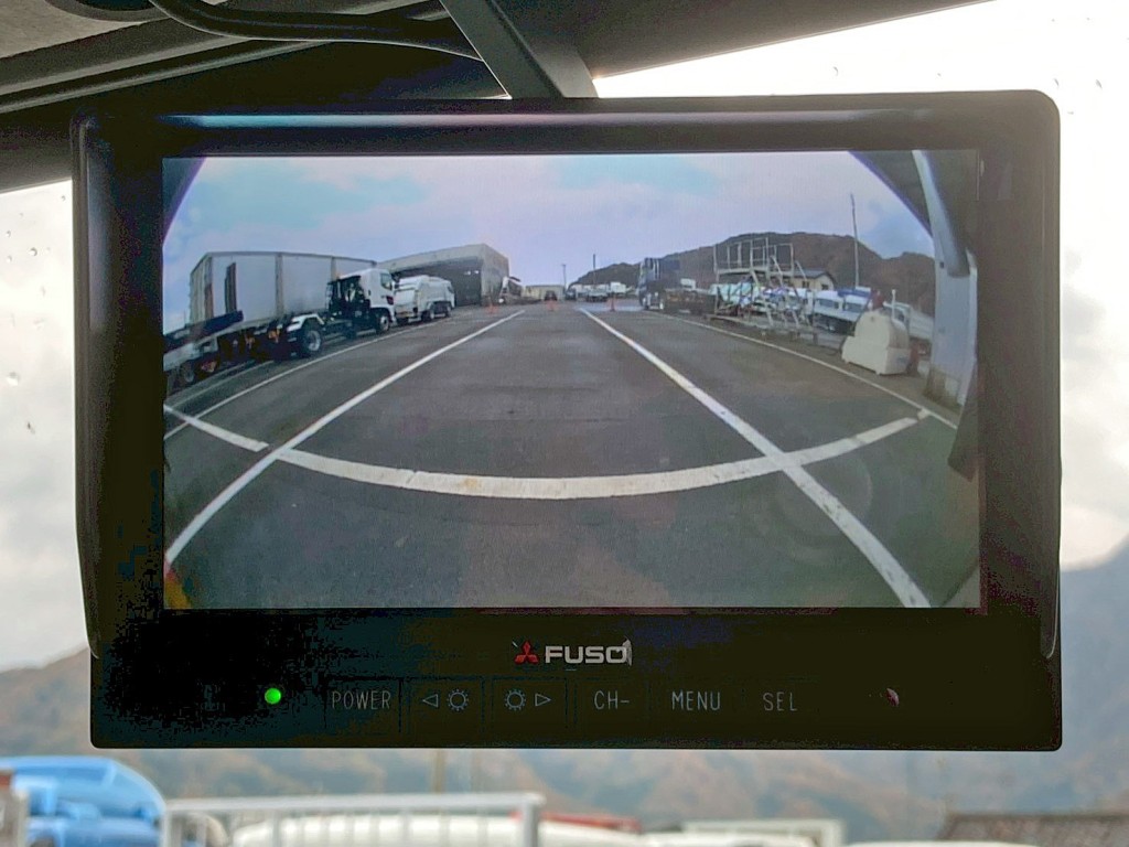 液晶バックモニター付きです。|三菱 ファイター 2KG-FK62F(2WD)の写真18